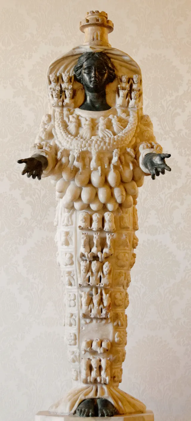 Ártemis de Éfeso, escultura romana do século II, nos Museus Capitolinos